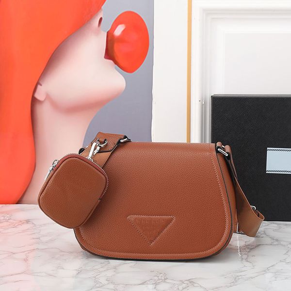 Bolsa Hobo Designer Três em Um Bolsa Crossbody 1BD293 Mulheres de Alta Qualidade Padrão de Pele de Veado Couro Triângulo Bolsa de Ombro Bolsa Clássico Homem Marrom Saddle Bag