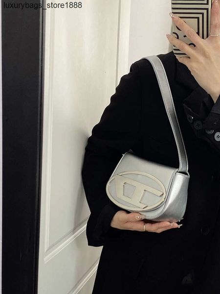 Сумка дизайнерская Boom Brand Маленькая серебряная сумка Dingdang Spicy Girl подмышками на плече Новая модная и модная квадратная премиум-класса