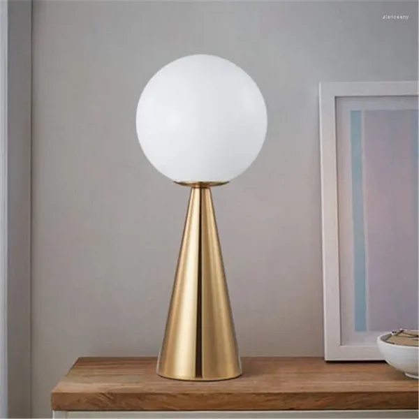 Masa lambaları Postmodern Yaratıcı Koni Altın Cam Başucu Lambası Sanat Bar Cafe Livring Oda Dekorasyonu