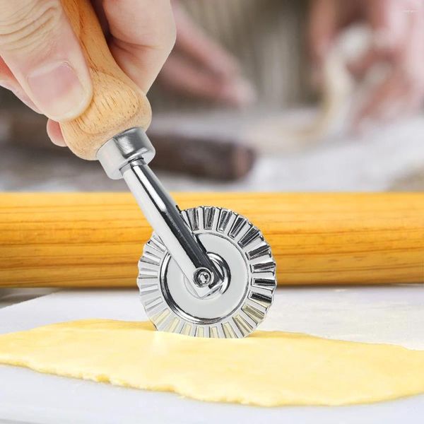 Backwerkzeuge Gebäckradschneider Aluminiumlegierung Schneiden Mehrzweck-Teigroller mit Holzgriff für Pasta