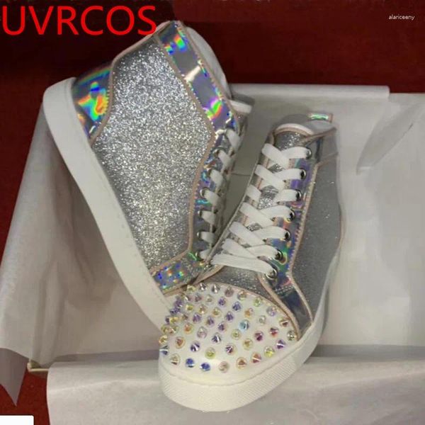 Sapatos casuais bling alta superior rebite primavera homens mocassins 2024 apartamentos sola trabalho correndo moda tênis tenis masculino unisex