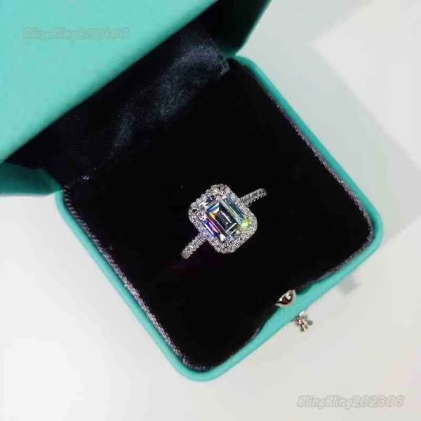 Anelli 2023 Nuovo Emerald Cut 2ct Diamond Ring CZ 925 Sterling Silver Promise Engagement Anelli da spina per donne per le donne Gioielli