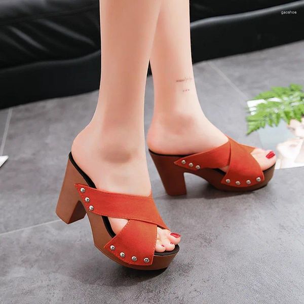 Kleid Schuhe Sommer Fisch Mund Niet Kreuz Strap High Heels Dicken Boden Wasserdichte Tisch Römischen Flip-Flops Frau