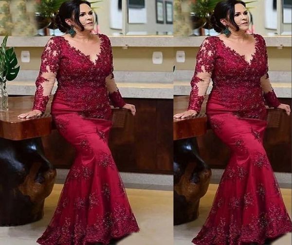 2021 Borgonha vermelho escuro plus size mãe da noiva vestidos sereia mangas compridas rendas apliques contas de cristal até o chão formal5507447