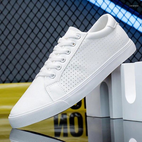 Sapatos casuais para homens de couro primavera verão rua microporoso branco skate plana juventude respirável tênis