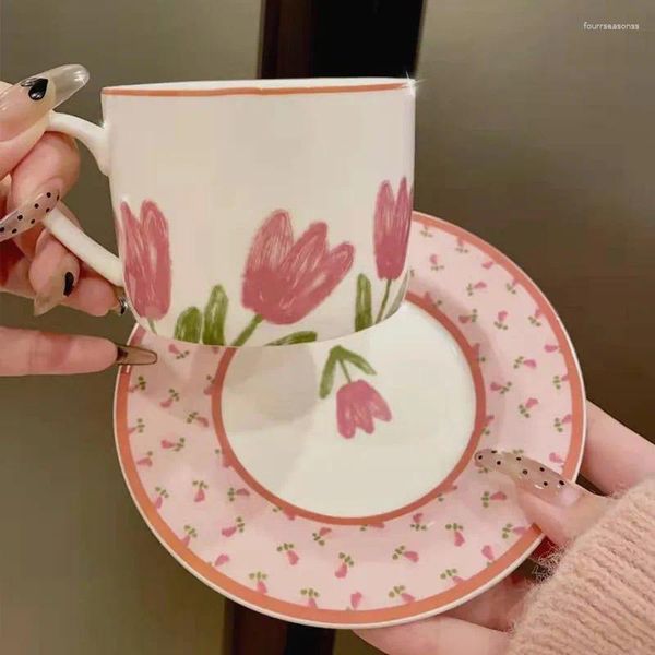 Tassen Schöne rosa Tulpe Kaffeetasse Untertasse Löffel Set Handbemalte Frühstückstasse mit Tablett Home Cafe Büro Nachmittagsteetasse