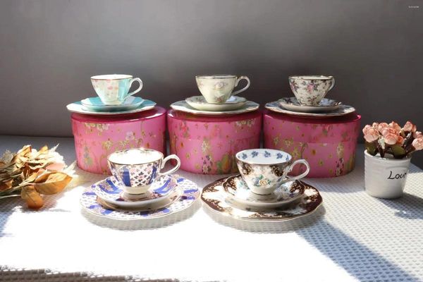 Tazze Piattini Set da tè in stile pastorale britannico Aalter Centennial Series Bone China Tazza e piattino da caffè Confezione regalo in tre pezzi