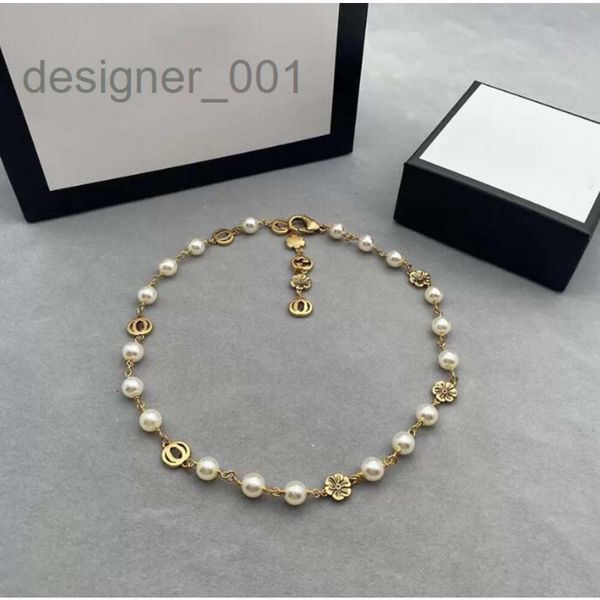 Colar de flores chique feminino designer jóias corrente dourada para mulheres luxo letras jóias com colares pérola festa skhn