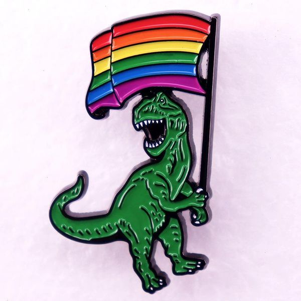 Broche de bandeira de dinossauro lgbt, broche fofo de filmes de anime, jogos de esmalte duro, broche de desenho animado, mochila, bolsa, colarinho, lapela, emblemas