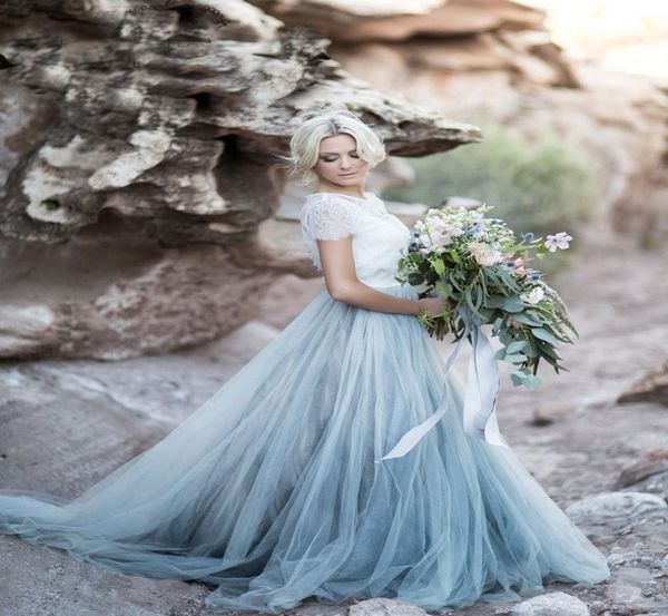 2019 Abiti da sposa colorati bohémien Manica corta Gioiello Collo A Line Morbido tulle Manica ad aletta Boho Pizzo Abiti da sposa azzurri5099575