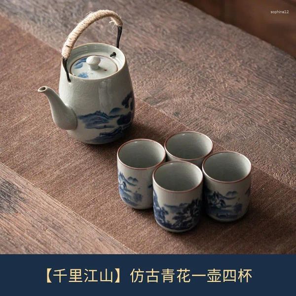 Set da tè Set da tè antico blu e bianco, una pentola di quattro tazze, in ceramica, per uso domestico, di grande capacità, tenuto in mano