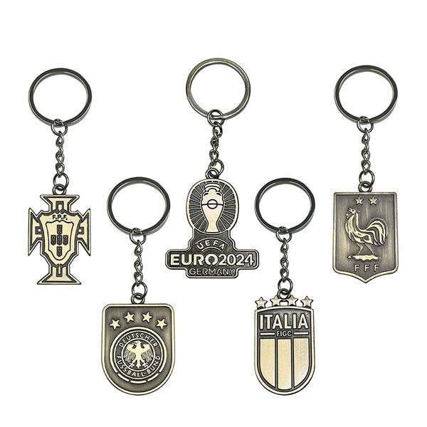 Klasik Futbol 2024 Hayranlar İçin Anahtarlık Futbol Şampiyonası Emblem Milli Takımı Zinc Alaşım Rozeti Kolye Key Ring