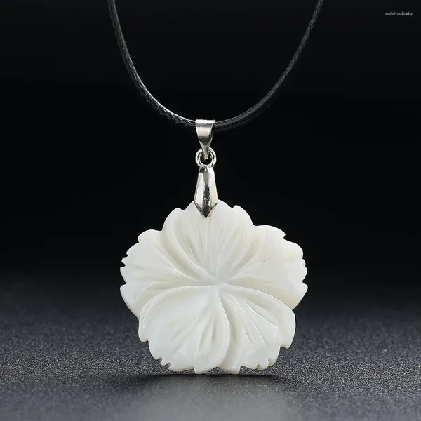 Collane con ciondolo Madreperla bianca naturale Intaglio di conchiglie Fiore di margherita Collana MOP Conchiglie Decorazione artigianale Gioielli da donna Regalo