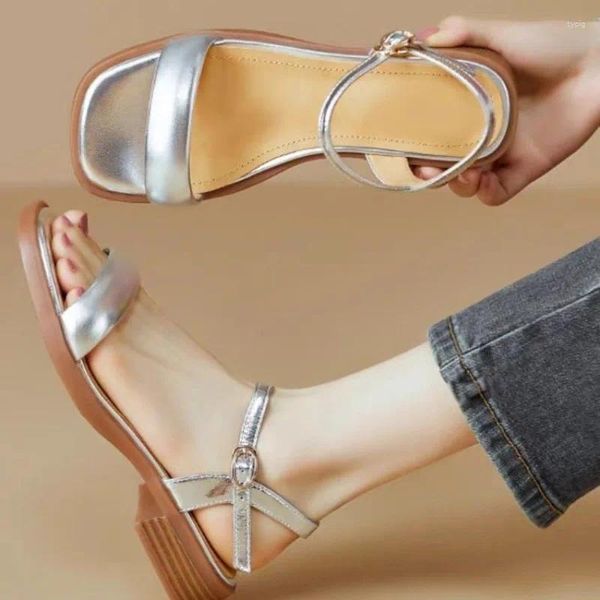 Сандалии, женские летние туфли на плоской подошве, римская обувь, 2024, женские гладиаторы с открытым носком, пляжная женская обувь цвета золотистого, серебряного цвета