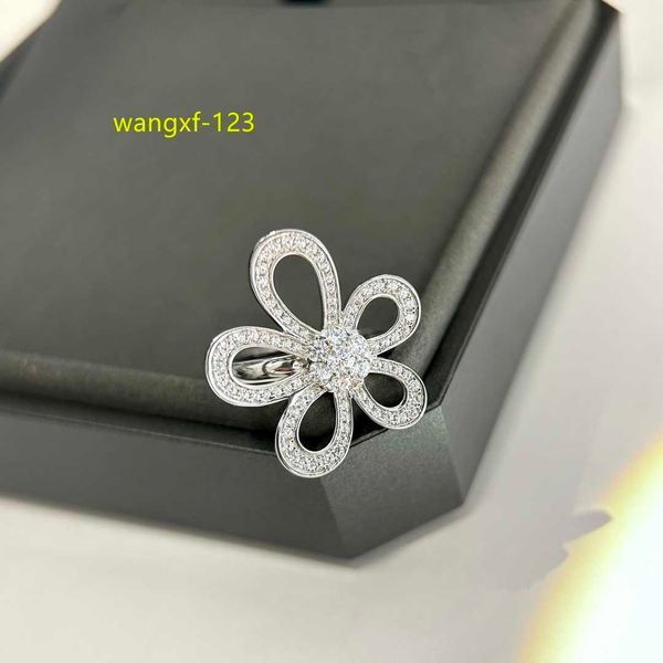 Lüks Bant Yüzükleri Top S925 STERLING Silver Flowerlace Marka Tasarımcısı Tam Kristal Dört Yaprak Yonca Cazibe Alyans Gelinler İçin Kadın Mücevherleri Kutu Partisi Hediyesi