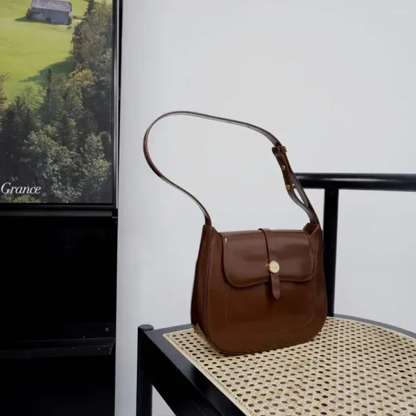 Bolsas de ombro 2024 coreano na moda retro estilo francês simples brilhante textura de couro genuíno feminino botão magnético saco nas axilas