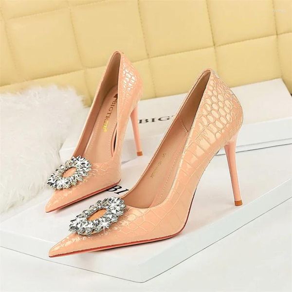 Scarpe eleganti Tacchi alti alla moda Bocca bassa sottile Punta a punta Pelle verniciata retrò Modello serpente Fibbia con strass Donna single