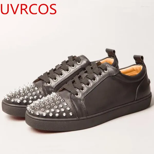 Scarpe casual Pelle Low Top Argento Nero Spikes Dimettersi Uomo Appartamenti Suola Lavoro Running Sneaker Gentleman Male Tenis Masculino