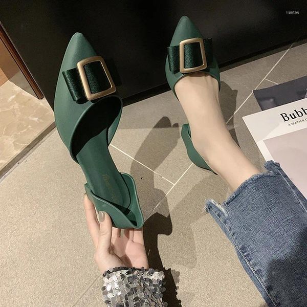 Scarpe casual 2024 Sandali di plastica per adulti estivi Scarpe con tacco medio spesso da donna Ins Scarpe da donna in gelatina con bottone quadrato antiscivolo