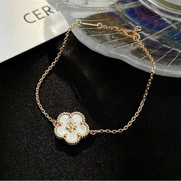 Designer Charm Van Version High Version Plum Blossom Collace Womens 18K Gold Fritillaria Light Luxury Petal Clavicle Jewelry