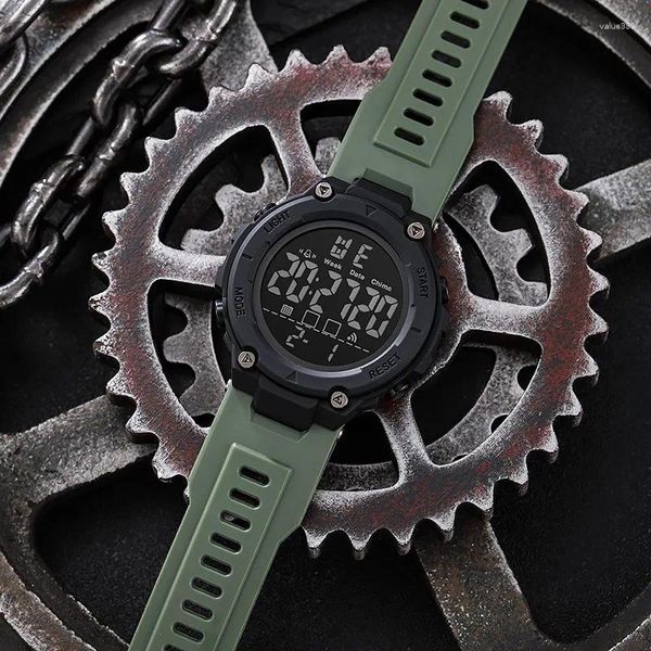 Armbanduhren Digital Man Luminous Chronograph Lässige wasserdichte Sportarmbanduhren Elektronische Herren-Militäruhr