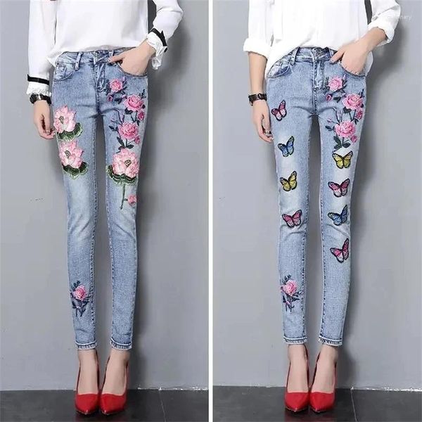 Jeans da donna 2024 Autunno Ladies Ricamati Fiori di loto Pantaloni in denim Vita alta Coreano Slim Versatile Pantaloni piccoli piedi