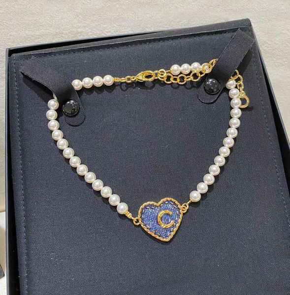 2024 colar de pingente de charme de qualidade de luxo com contas de concha natural e cor azul esmalte formato de coração joias de designer PS3344B
