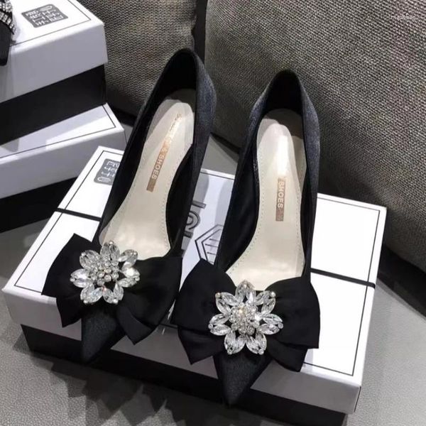 Sapatos de vestido primavera / verão apontou boca rasa strass laço único fino salto alto banquete grande e pequeno feminino