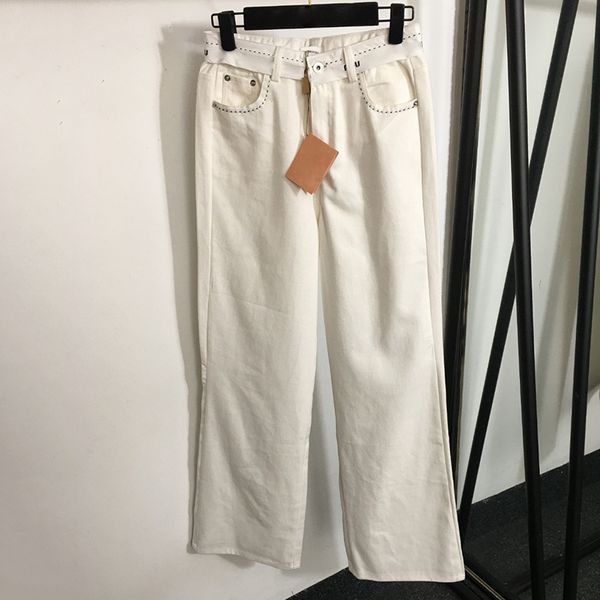 Pantaloni jeans a vita alta Pantaloni Jean di lusso femminili Pantaloni bianchi con design a lettere Pantaloni lunghi con personalità delle stagioni