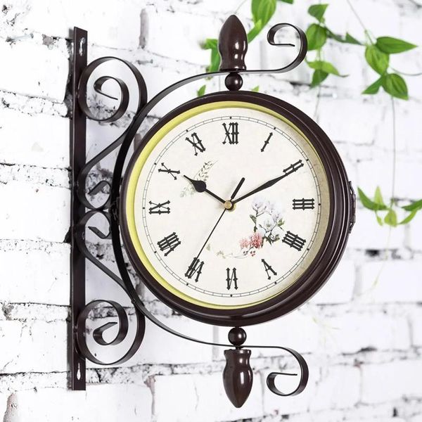 Orologi da parete Stile antico Orologio bifacciale Decor Silenzioso Alimentato a batteria Appeso per Soggiorno Cucina di casa Camera da letto Giardino