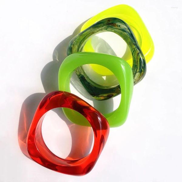 Braccialetto UJBOX Braccialetti all'ingrosso di 32 colori irregolari in resina acrilica braccialetti per le mani delle donne regalo di gioielli da polso