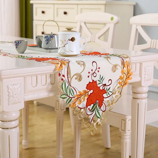 Ricamo Foglia d'acero Runner Bandiera Copertura in stoffa decorazione mariage decorazione di nozze Tovaglia per la tavola Decor Cucina 240328