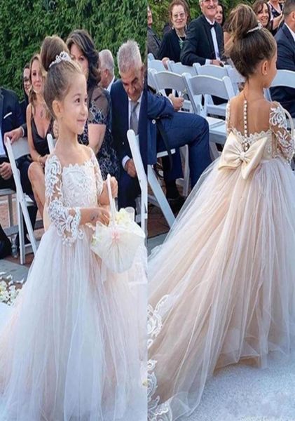 Nuovi abiti economici per ragazze di fiore champagne adorabili Illusion applicazioni di pizzo tulle maniche lunghe bottone posteriore fiocco compleanno bambina Pag4960302