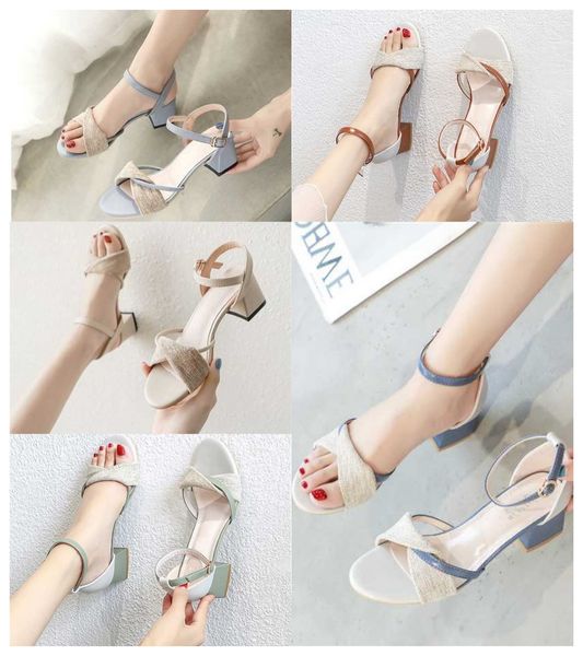 2024 Nuovi sandali con tacco spesso per donne versatili blu bianco bianco in estate dolce nel tallone medio fibbia romano cinghia