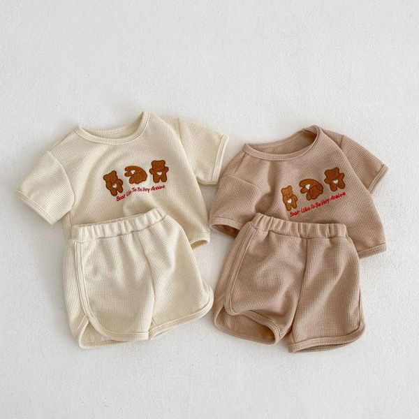 Giyim setleri 2024 bebek waffle kısa kollu giysiler set bebek çocuk sevimli ayı nakış 2pcs takım elbise yürümeye başlayan tişört şort kıyafetleri