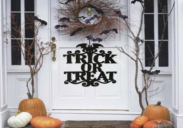 A bruxa está na decoração de Halloween pendurando porta pendurada na parede externa adesivos de halloween decalques de parede de pvc yl52519826