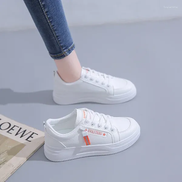 Scarpe casual 2024 Corea Donne a bordo traspirante 39 sneaker in pelle Flats Fashion Fashion Tenis White Zapatos de Mujer