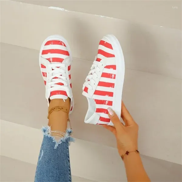 Повседневная обувь 2024 Женская дизайнерская досуга спортивная платформа Подарок на платформу города Красная кожа