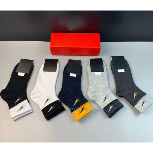 Donne da uomo Socks Designer Gancio Calzino alla caviglia calza per uomini pantofole traspirabili Coople felici felici bianchi bianchi bianchi bianchi bianchi bianche calza