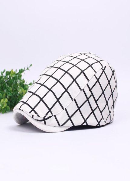 Frühlings Sommer Männer Frauen plaid Baumwoll Beret Flat Drivin Ivy Hats Zeit für Zeitungsboy Cap Black White Printing Mode Forward Hut Whole5133911