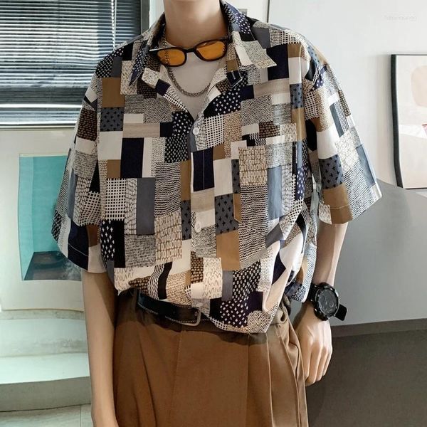 Camicie casual maschile coreana da uomo abbigliamento a maniche corte vintage coppia di tendenza di tendenza hawaiane camicette di stampa sciolta 2024 abiti da design estivo