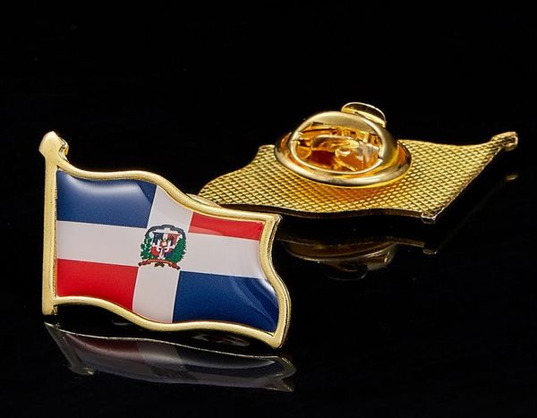 30pcs Nord America La bandiera della Repubblica Dominicana Badge per spille di bavaglio Craft su perni di zaino per vestiti1781890