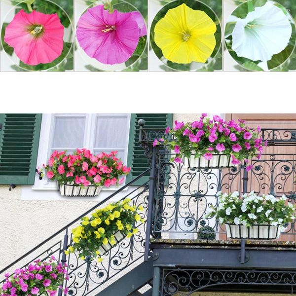 Flores decorativas caem ao ar livre de geranium vermelho arbustos de azálea