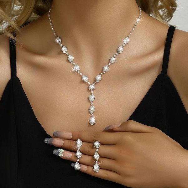 Halskette Ohrringe Set 3pcs Einfache Mode Frauen Schmuck exquisite Persönlichkeit Pearl -Strass -Brauthochzeit Accessoires