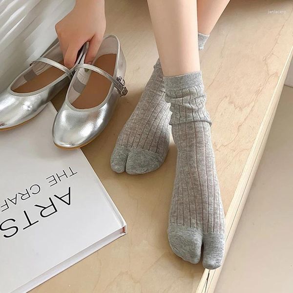 Mulheres meias de algodão de algodão mid-calf-calda de dois dedos da primavera Autumn japonês Tabi entupimento