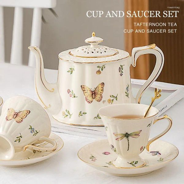 Set di stoviglie tazza di caffè in ceramica e piatto con cucchiaio vintage inglese pomeridiano bollitore