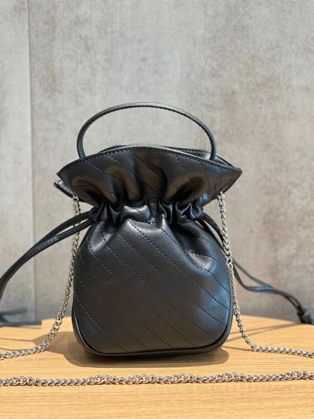 Mini Bucket Bag Designer Bag Einkaufstasche Kapazität Hochwertiger Luxusbeutel 19cm Leder Müllsack Kettenbeutel Metall Buchstaben Heiße Verkaufsumbeltasche mit Kasten 2024