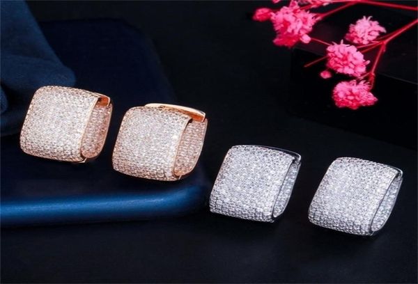 Hoop huggie cwwzircons çift taraflı mikro döşeli kübik zirkonya beyaz altın renk cz taş dikdörtgen çember küpeleri bayanlar için jewelr6526114