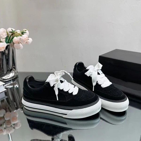 Sıradan Ayakkabı Kalın Alt Dantel Yukarı Loafers Siyah Beyaz Sığ Yuvarlak Toe Toe Comfort Tasarımcı Boş Zaman Kadınlar İçin Kısa Tatlı 2024