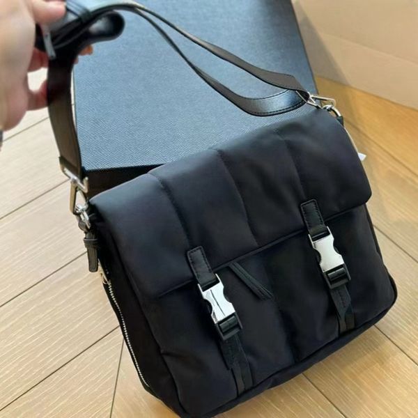 Designer Tessuto di paracadute di lusso in tessuto nero in nylon Diagonale Borsa a spalla retrò sacca per messaggero retrò morbido e leggero impermeabile e resistente all'usura grande utilità